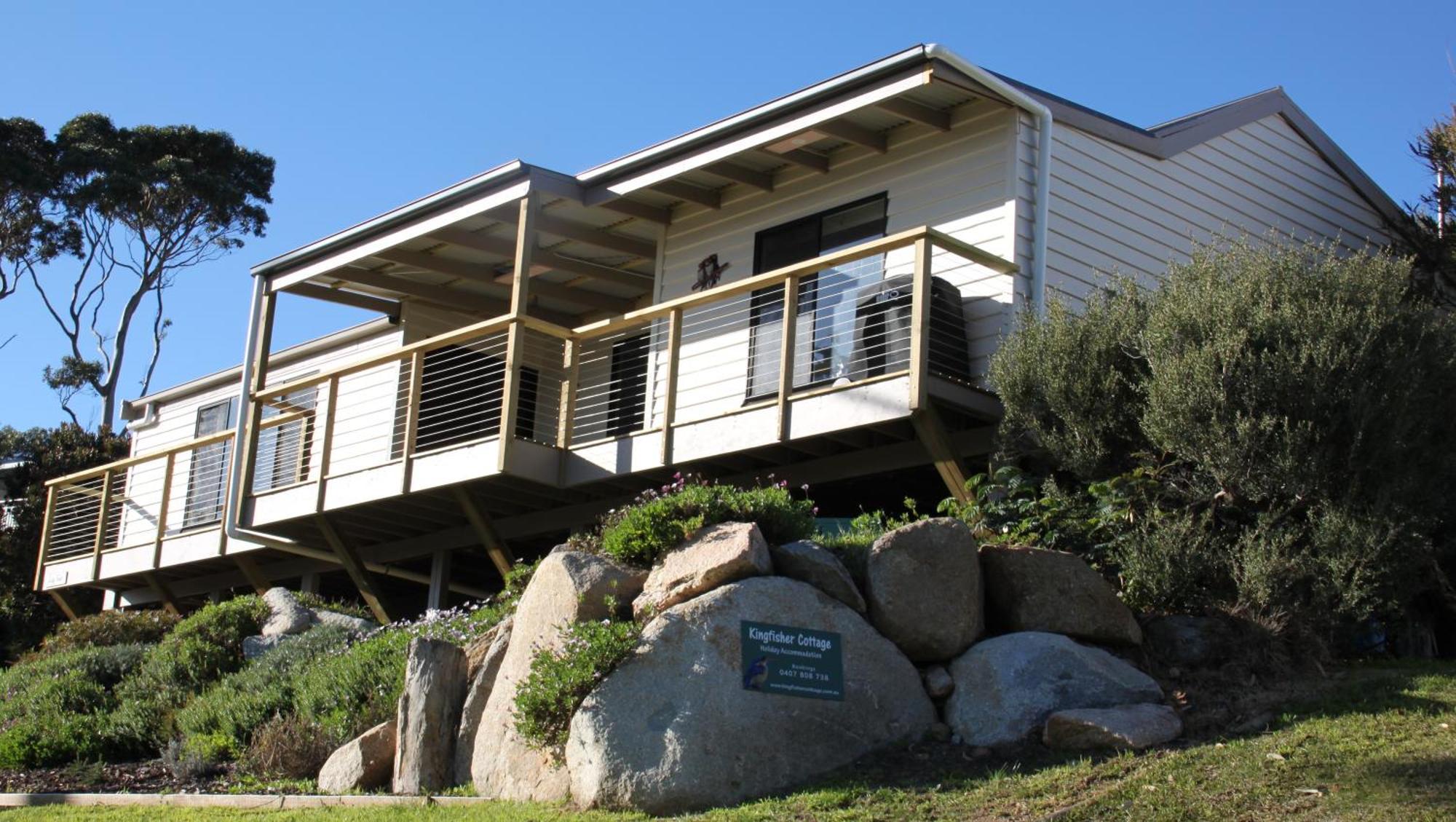 Kingfisher Cottage Beachfront At The Binalong Bay エクステリア 写真
