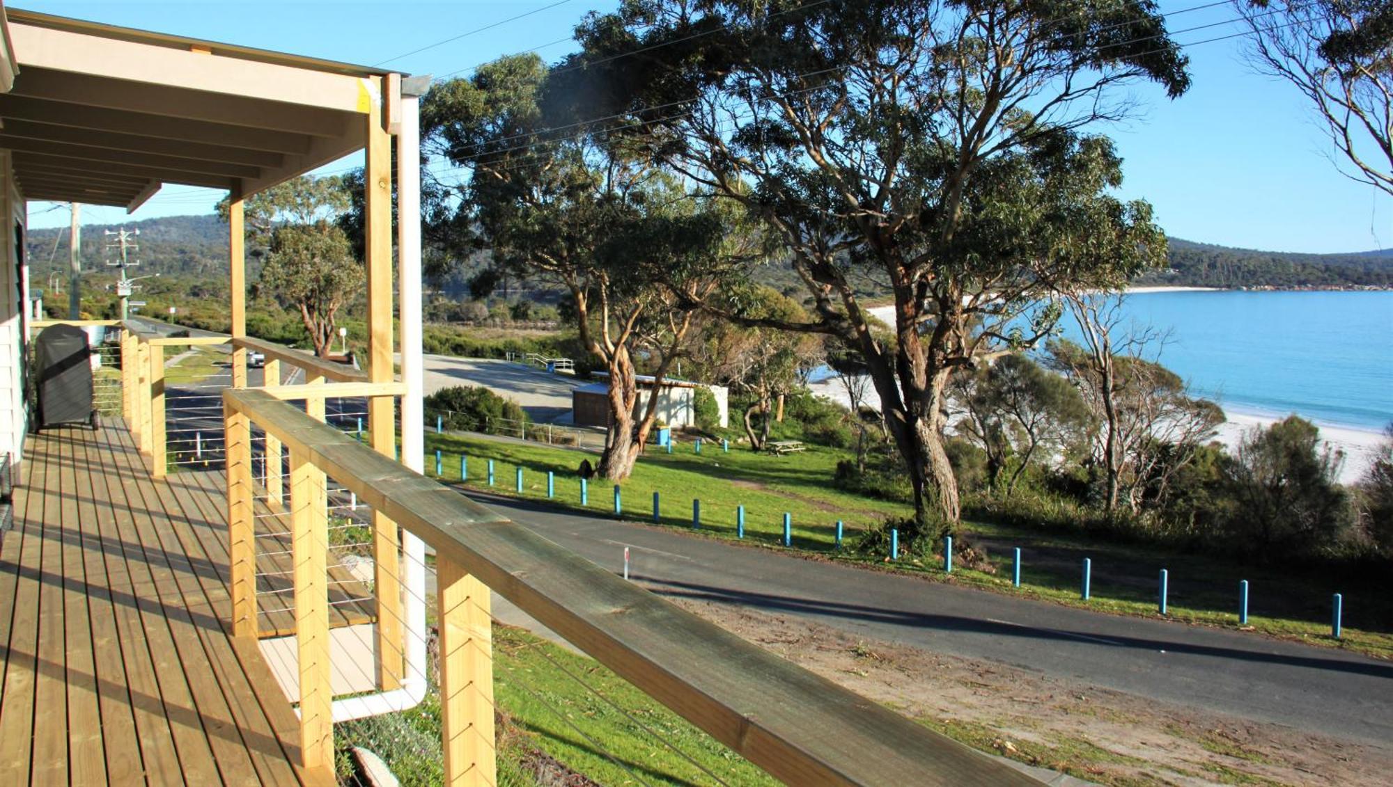 Kingfisher Cottage Beachfront At The Binalong Bay エクステリア 写真