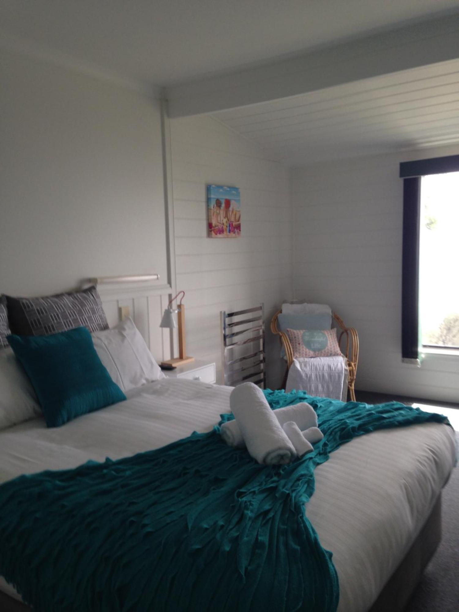 Kingfisher Cottage Beachfront At The Binalong Bay エクステリア 写真