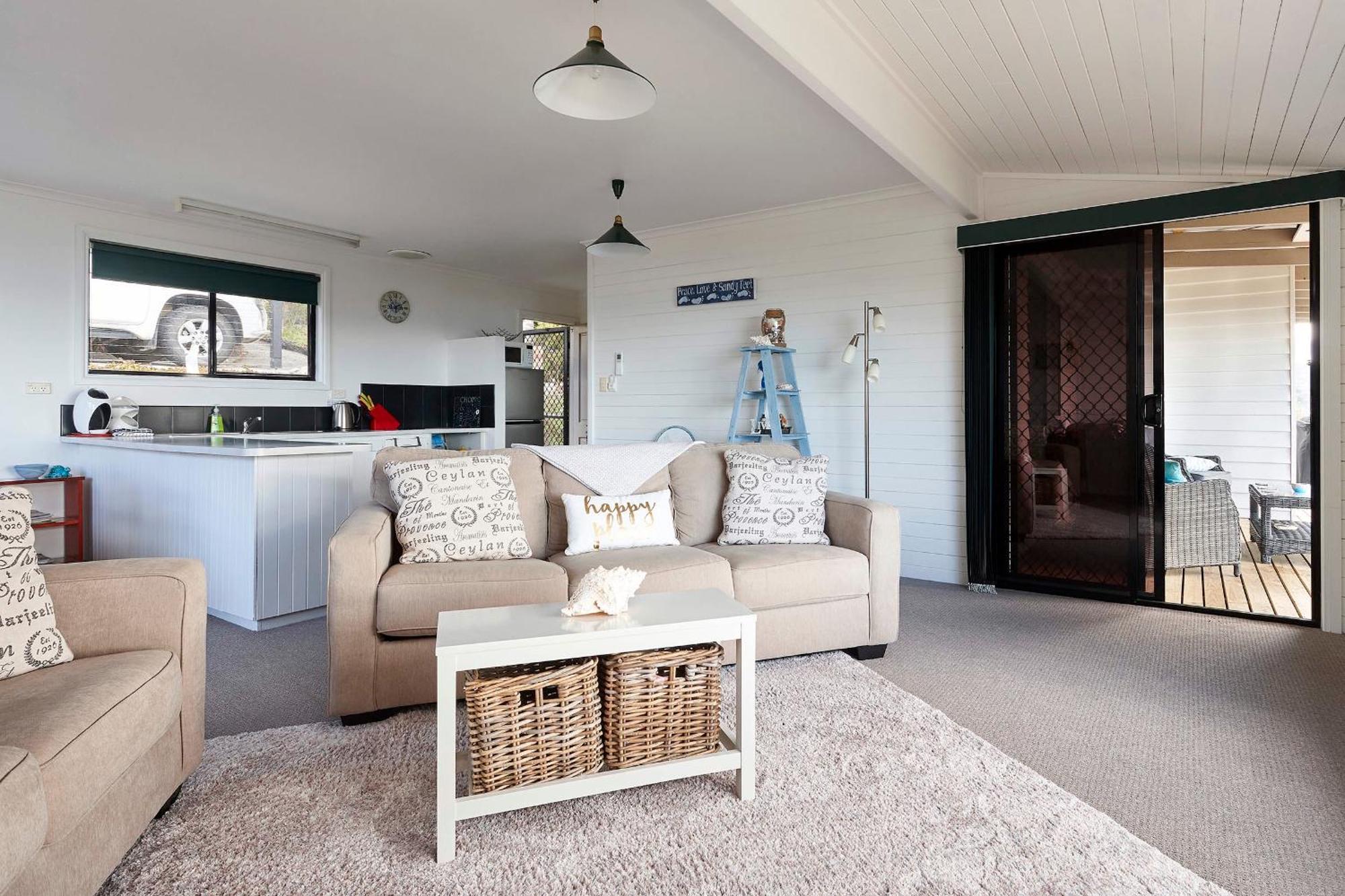 Kingfisher Cottage Beachfront At The Binalong Bay エクステリア 写真