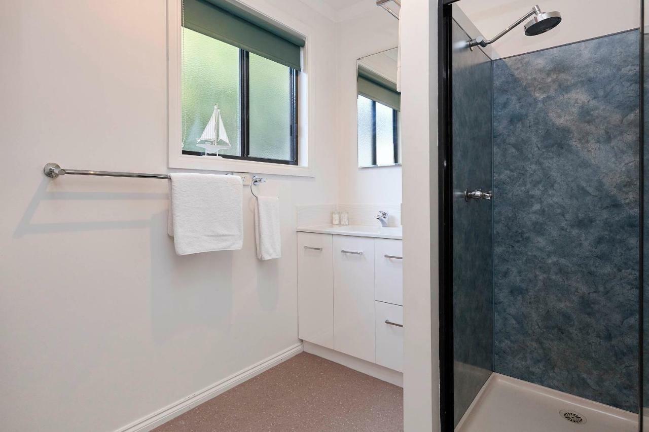 Kingfisher Cottage Beachfront At The Binalong Bay エクステリア 写真